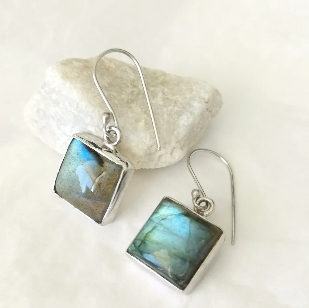 Jem Designs Shop cabochon labradorite